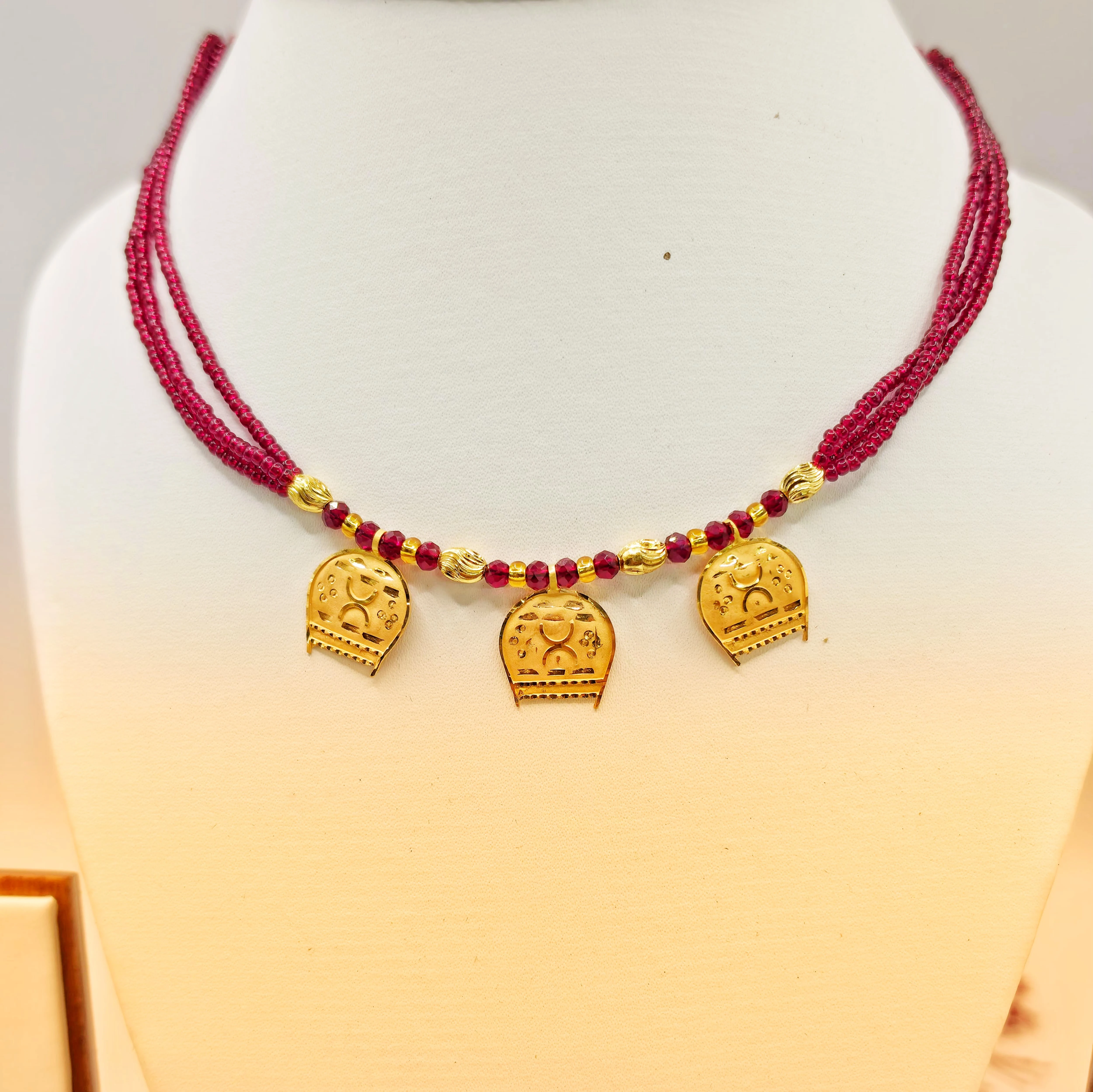 Graceful 22K Gold Maroon Shelly Triple "Kulo" Necklace