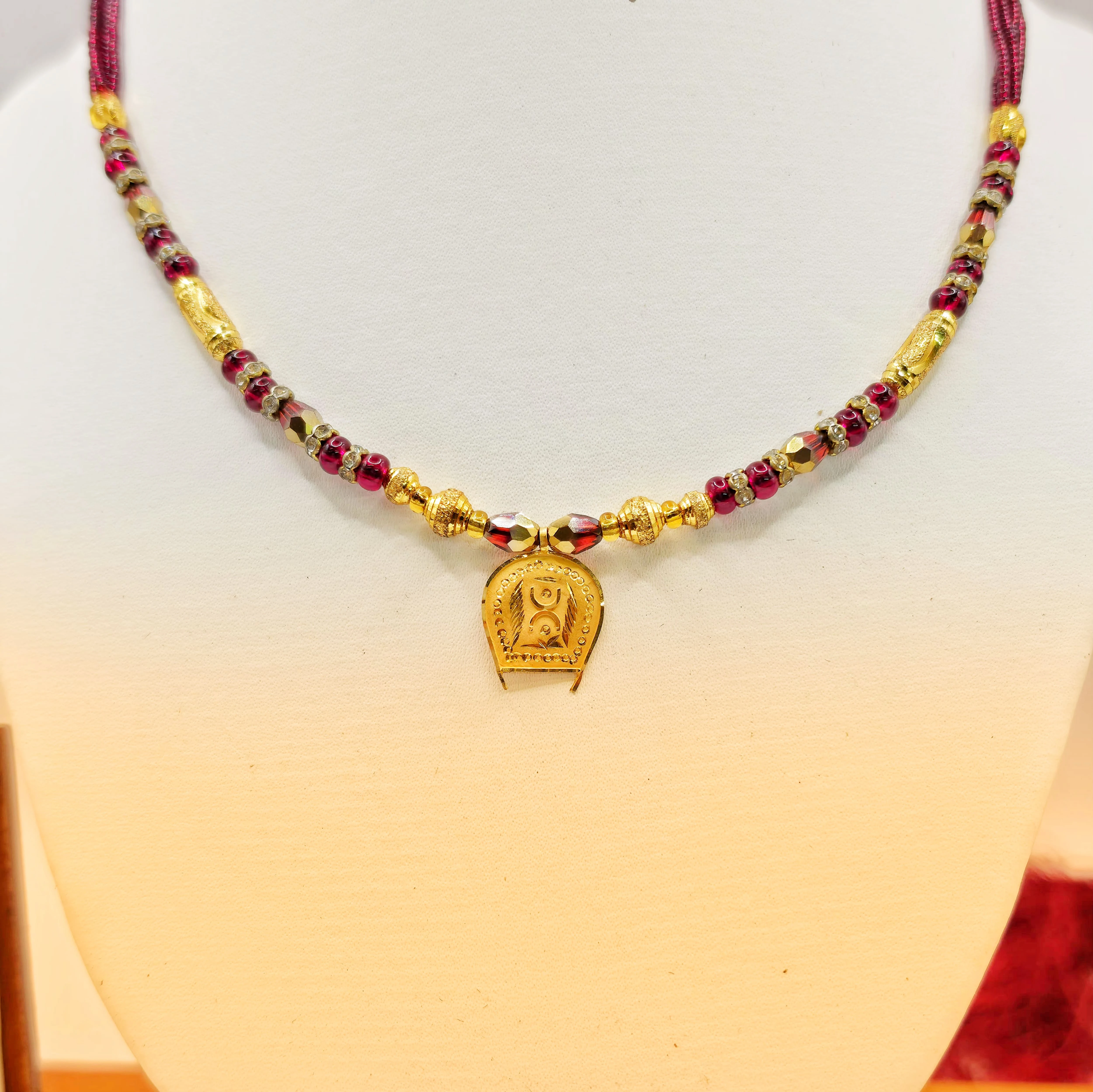 Graceful 22K Gold Maroon Shelly Single "Kulo" Necklace