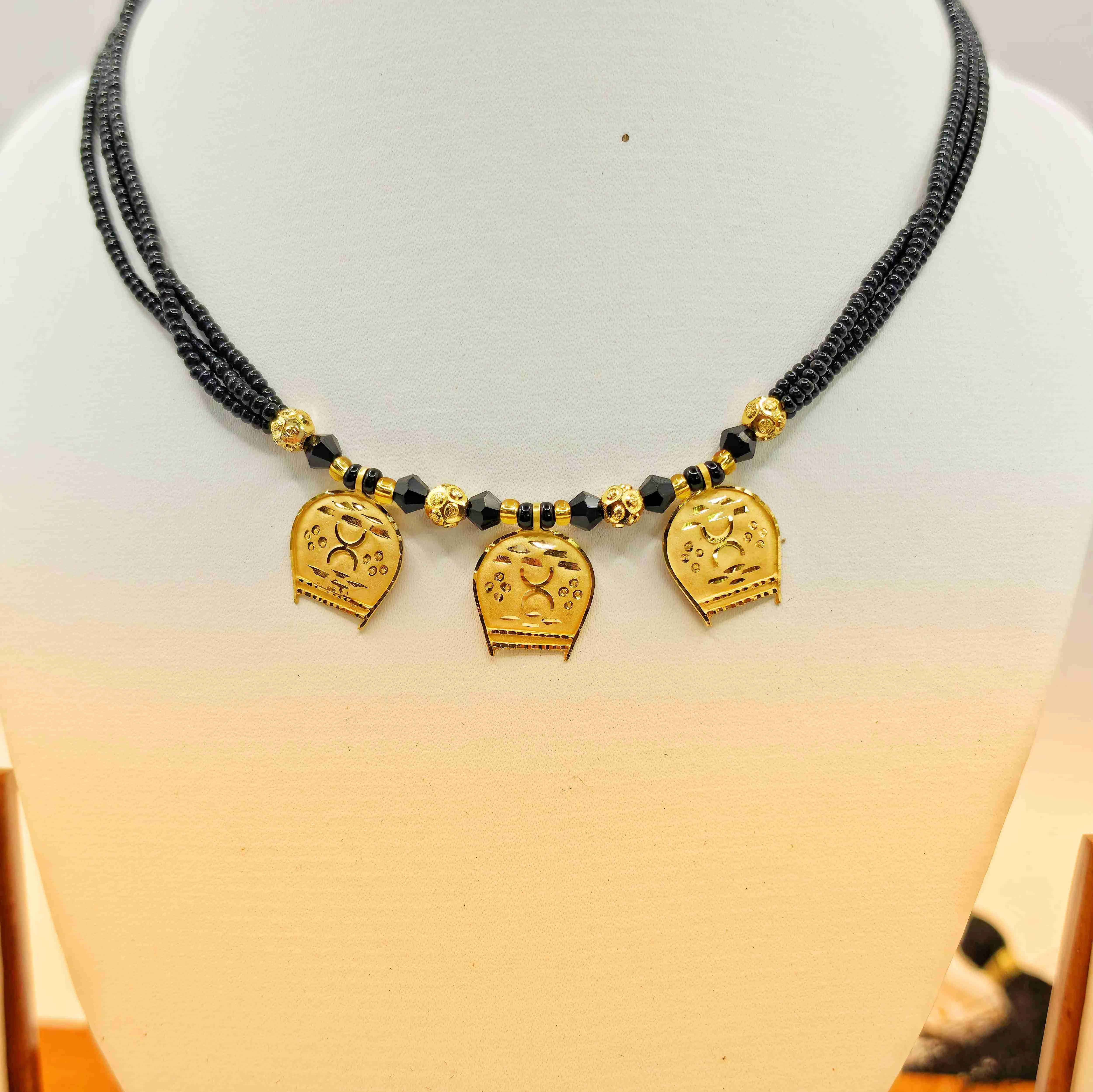 ELEGANT BLACK SHELLY WITH 3 PCS KULO MOTIF